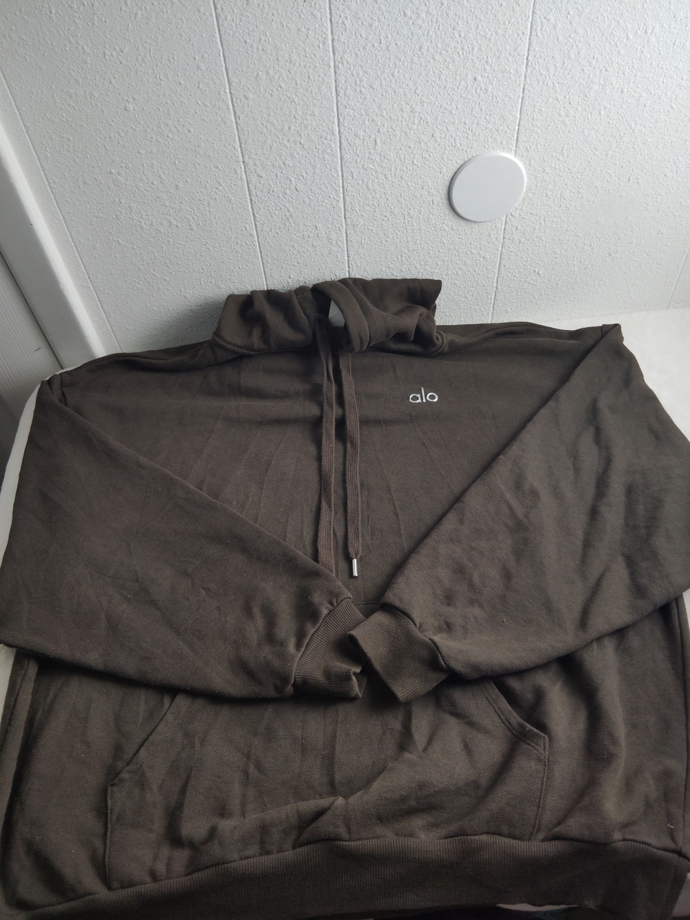 ALO Yoga Men’s Accolade Crewneck Pullover in Dark Brown Sz L